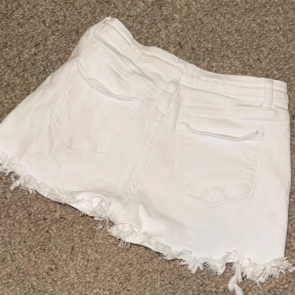 Stylish White Distressed Jean Shorts - Picture 3 of 3